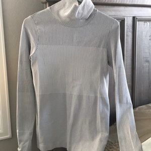 Turtle neck layered shirt